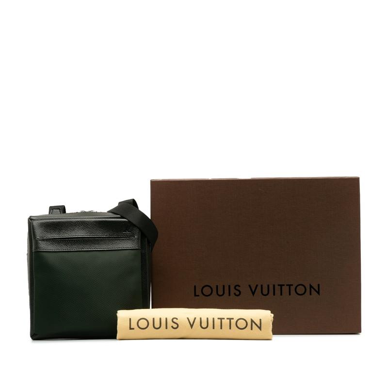 LOUIS VUITTON ルイ ヴィトン タイガ サヤン 斜め掛け LOUIS VUITTON ルイ ヴィトン タイガ サヤン 斜め掛け