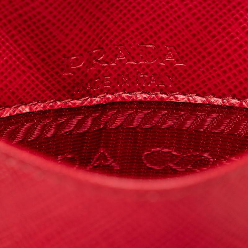 PRADA（プラダ） 三角ロゴプレート サフィアーノ 斜め掛け ショルダー