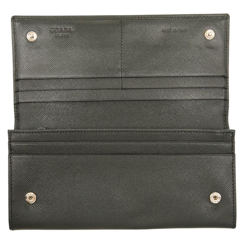 PRADA（プラダ） 三角ロゴプレート 長財布 ブラック レザー レディース