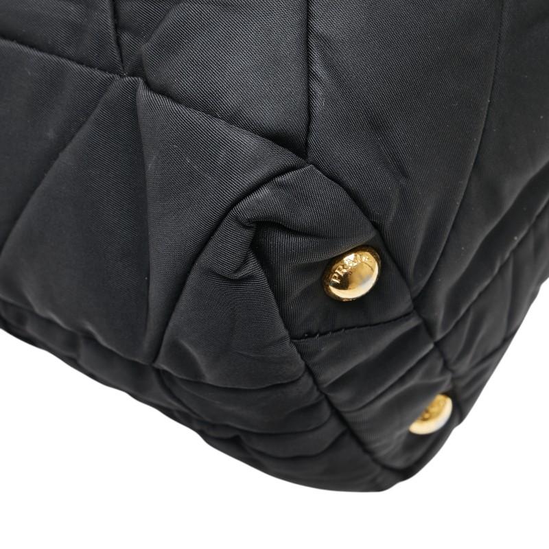 PRADA（プラダ） 三角ロゴプレート キルティング チェーン ショルダー