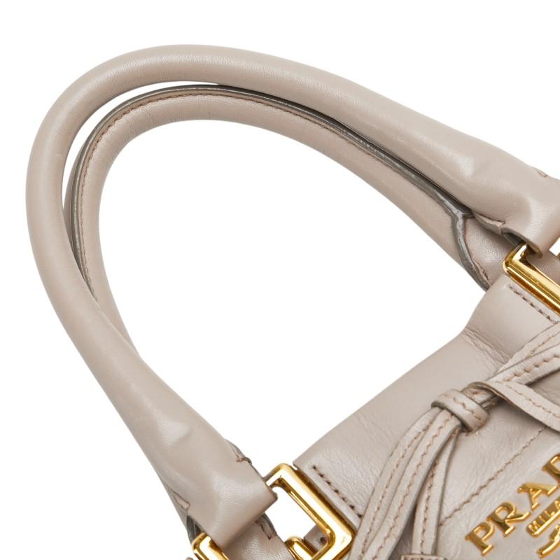PRADA ベージュ レザー ハンドバッグ リボン 白タグあり PRADA（プラダ） リボン ハンドバッグ ショルダーバッグ 2WAY ベージュ