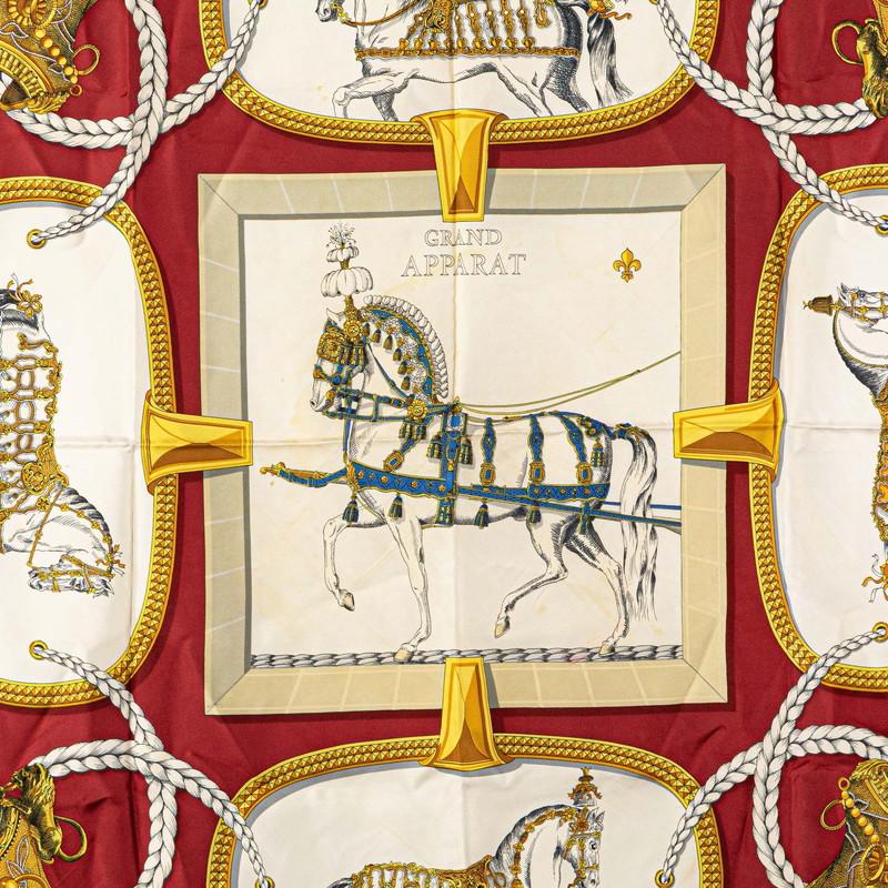 美品エルメスHERMES スカーフカレ90 GRAND APPARAT 正装の馬 エルメスHERMES カレ90 GRAND APPARAT 盛装の馬 スカーフ 水色マルチ