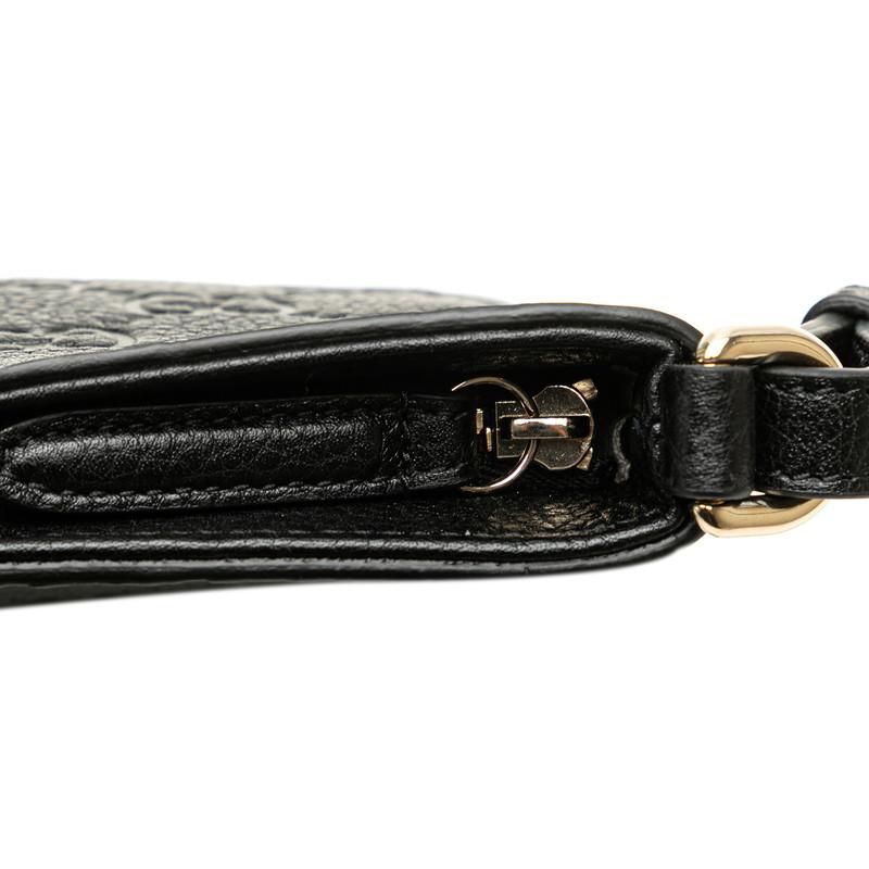 GUCCI（グッチ） GGエンブレム ミディアム チェーンハンドバッグ