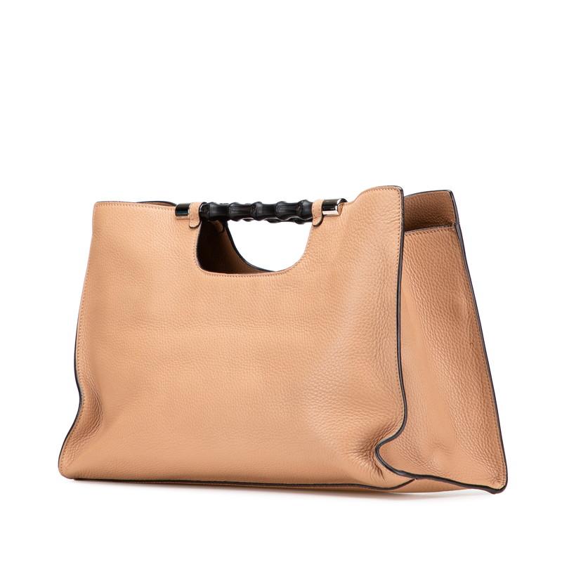 今市隆二 RILY ベージュショルダーバッグとバンダナとピンバッチ