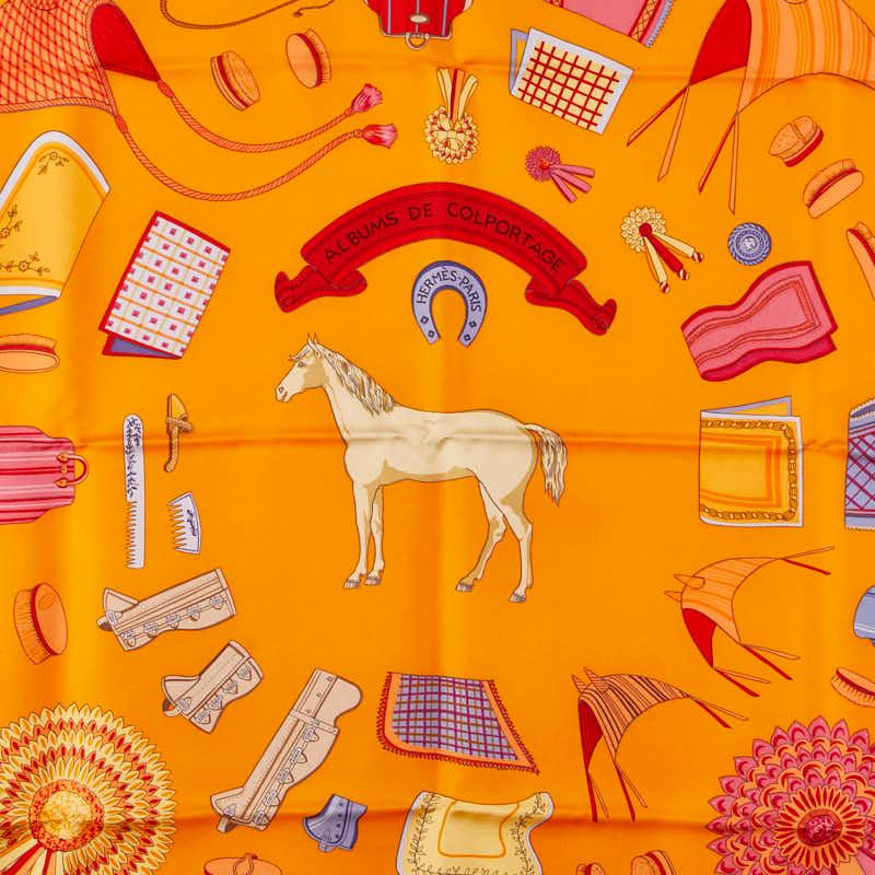 エルメス カレ90 本の行商 ALBUMS DE COLPORTAGE スカーフ オレンジ シルク レディース HERMES 【中古】 HERMES（エルメス） カレ90 本の行商 ALBUMS DE COLPORTAGE スカーフ