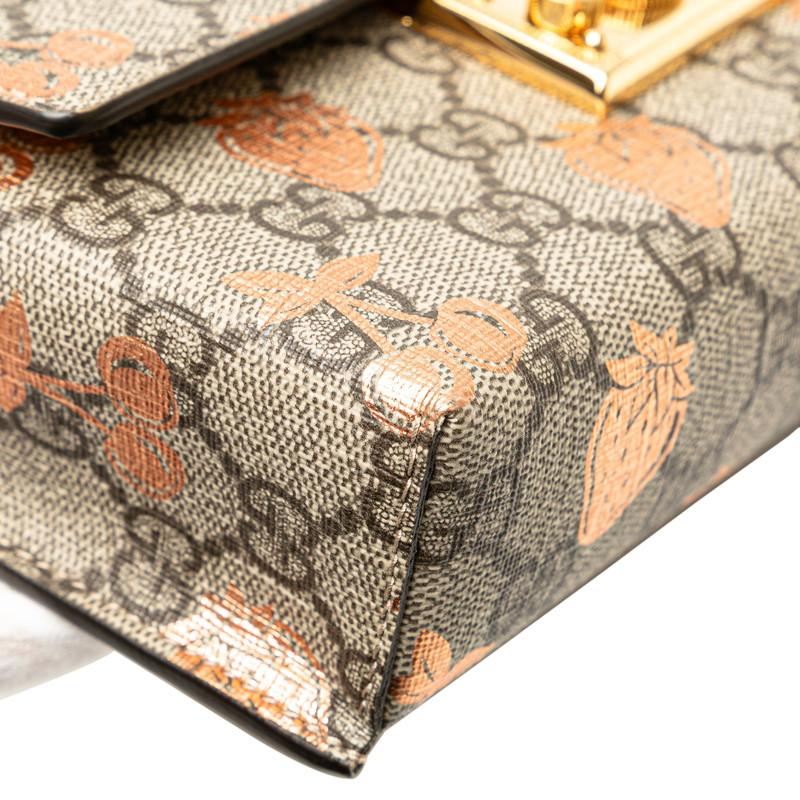 グッチ GGスプリーム パドロック ベリー プリント ミニ ショルダーバッグ ハンドバッグ 2WAY 652683 ベージュ PVC レザー GUCCI 【中古】
