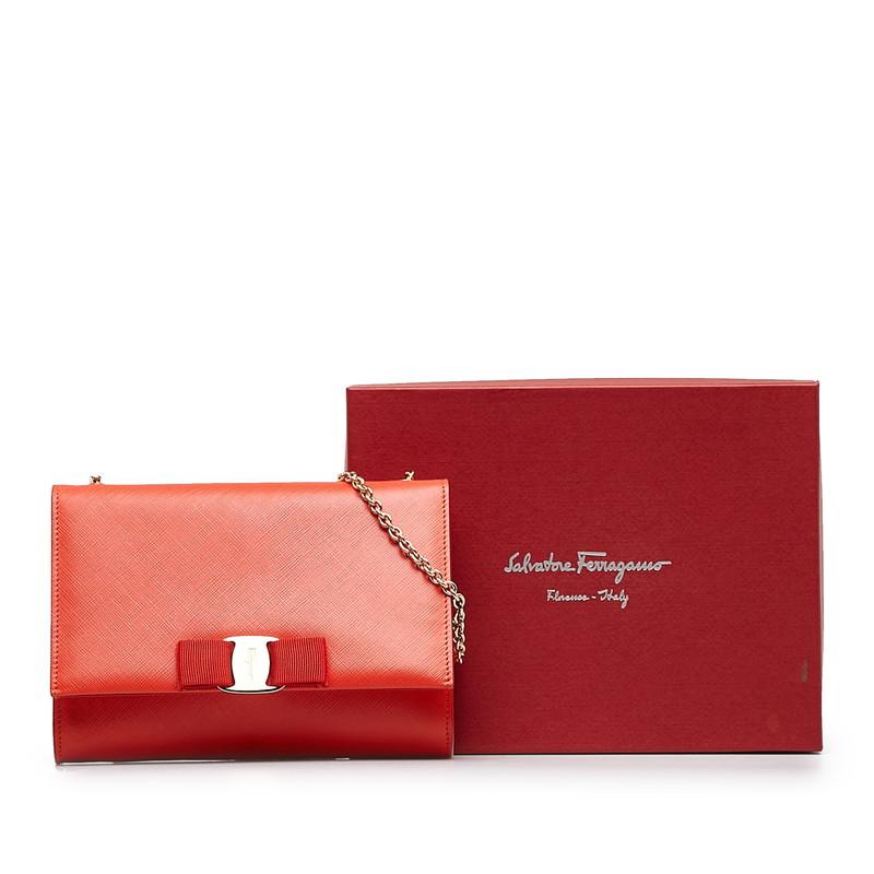 サルヴァトーレフェラガモ チェーンショルダーバッグ レザー 赤 ゴールド金具 中古・古着通販】Salvatore Ferragamo (サルヴァトーレ フェラガモ