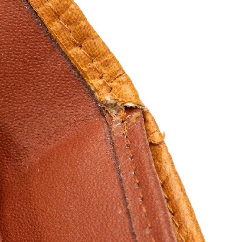 【未使用級】極美品　MCM 三つ折り財布　ヴィセトス　レザー　ロゴ　チャーム付き ginzaparis2_228-37443