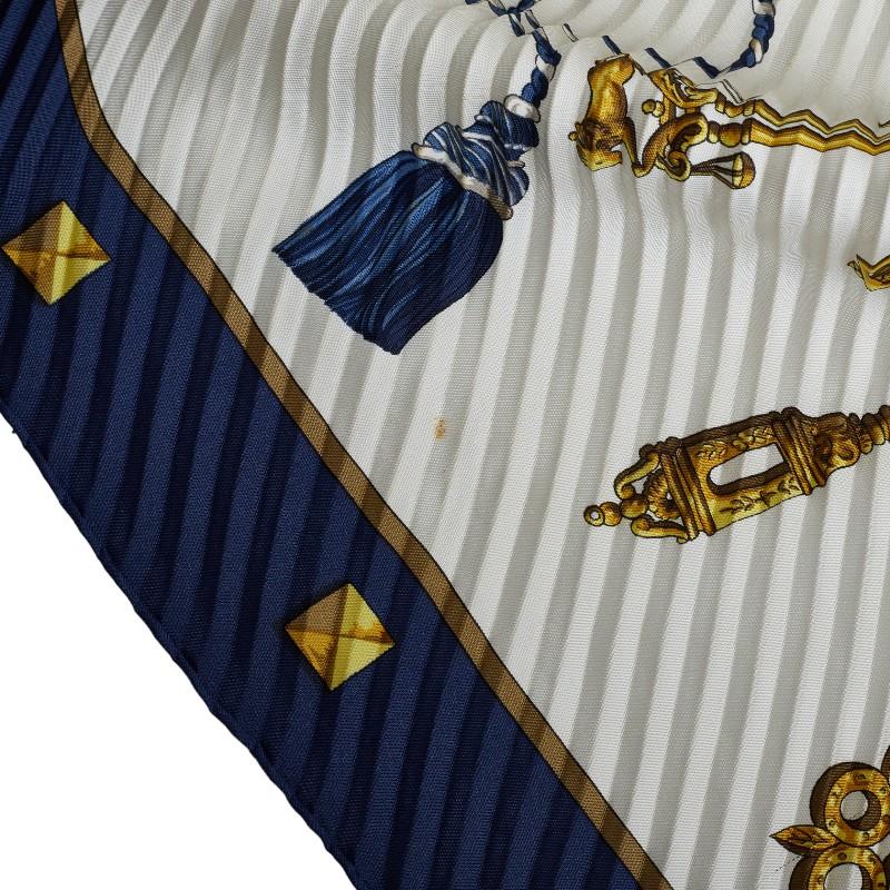 HERMES エルメス プリーツカレ90 LES CLES 鍵 スカーフ ホワイト HERMES エルメス プリーツカレ90 LES CLES 鍵 スカーフ ホワイト