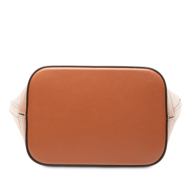 CELINE（セリーヌ） トリオンフ スモール バケット キュイル 斜め掛け