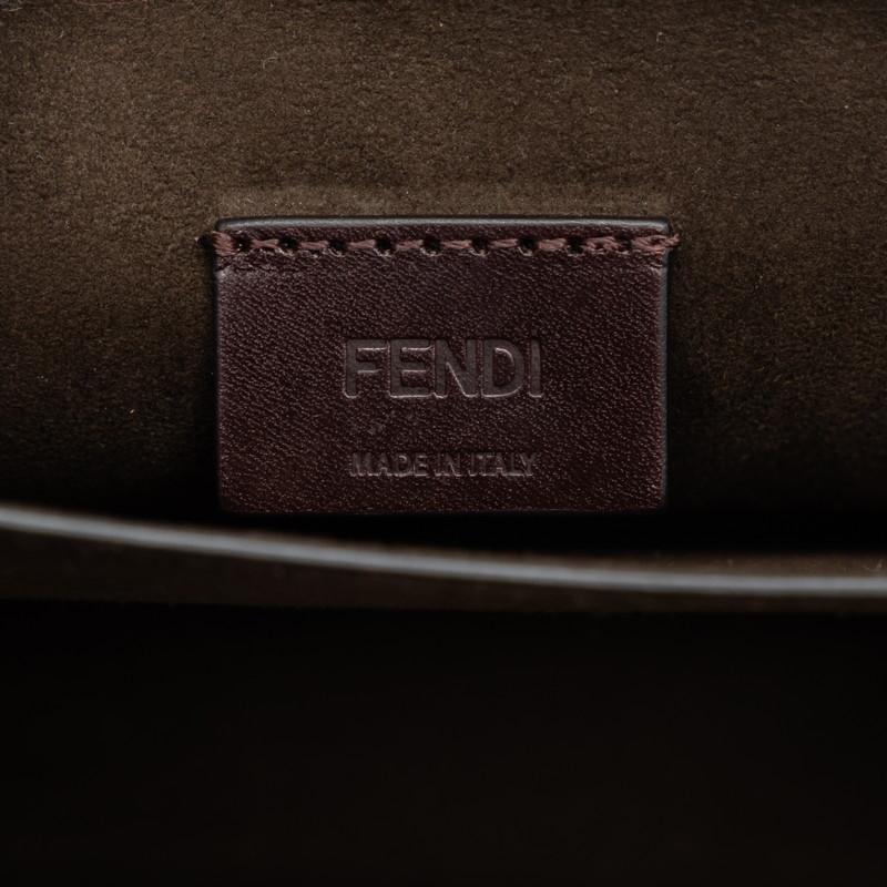 FENDI（フェンディ） カリグラフィー 斜め掛け ショルダーバッグ