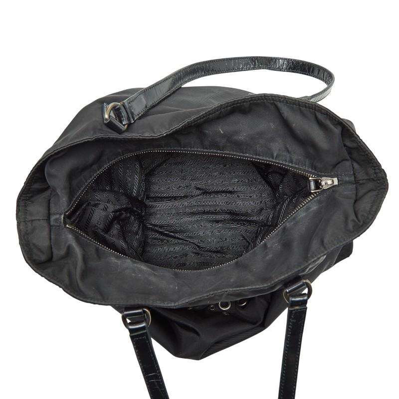 PRADA（プラダ） 三角ロゴプレート ハトメ トートバッグ ショルダー