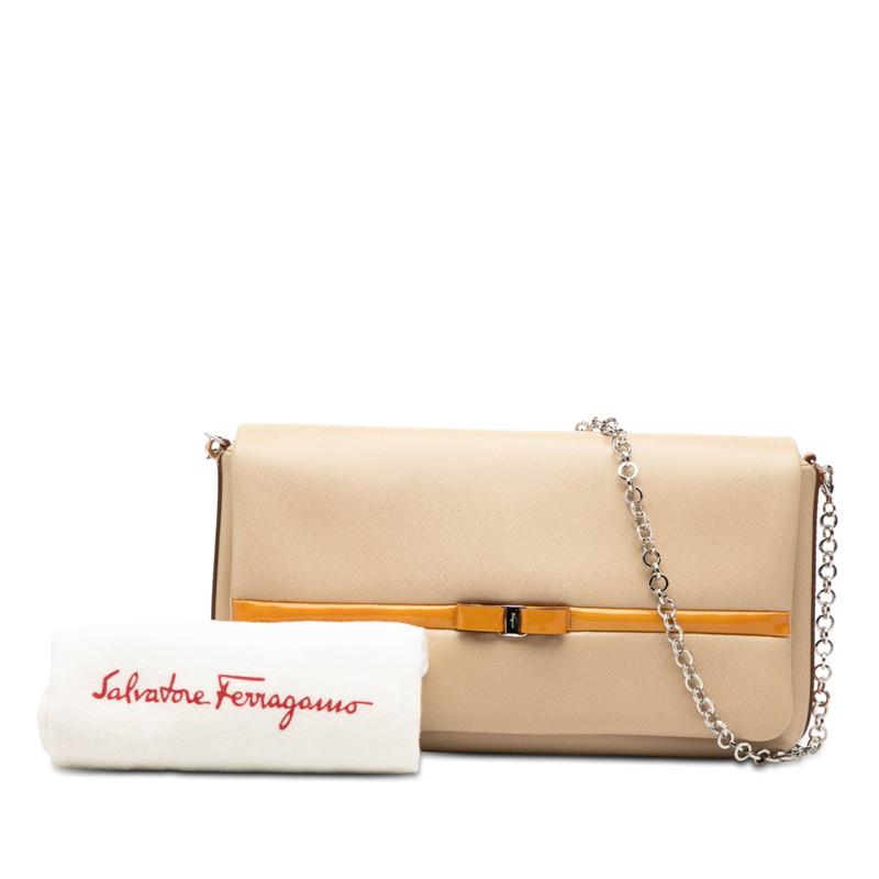 サルヴァトーレフェラガモ ヴァラリボン チェーン ショルダーバッグ