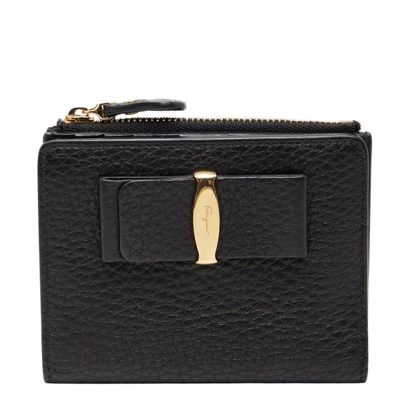 未使用Salvatore Ferragamoレザー二つ折り財布　ヴァラリボン　黒 サルヴァトーレフェラガモ ヴァラリボン 二つ折り財布 ブラック レザー