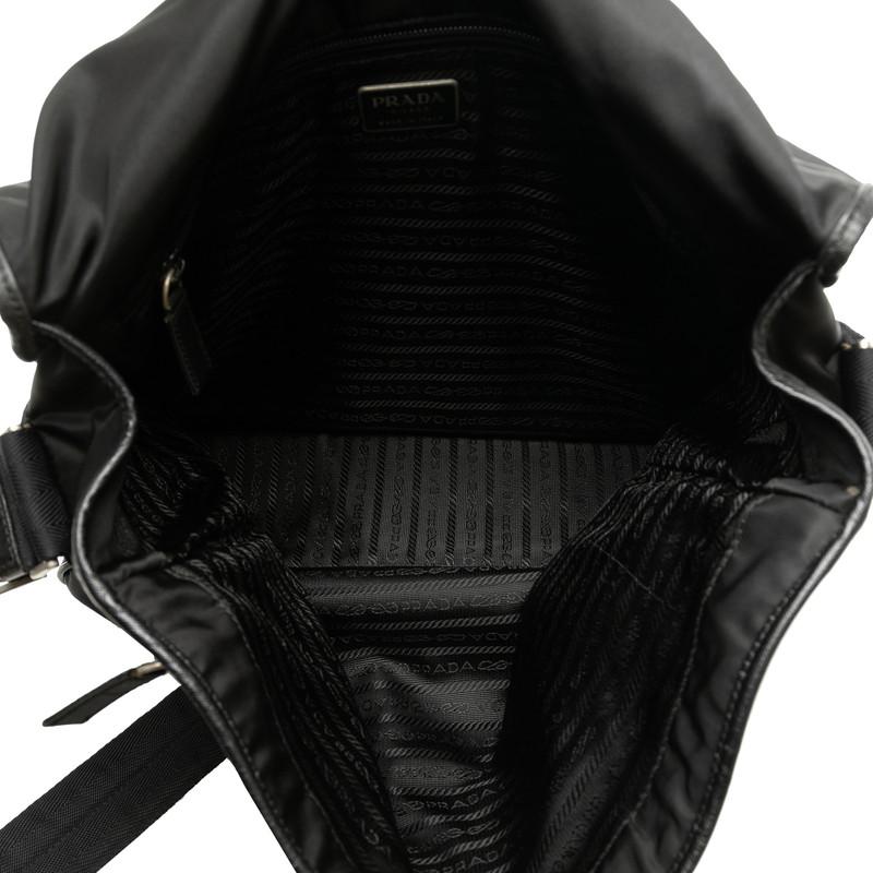 PRADA プラダ ショルダーバッグ メッセンジャー フラップ 三角ロゴ PRADA（プラダ） 三角ロゴプレート 斜め掛け ショルダーバッグ