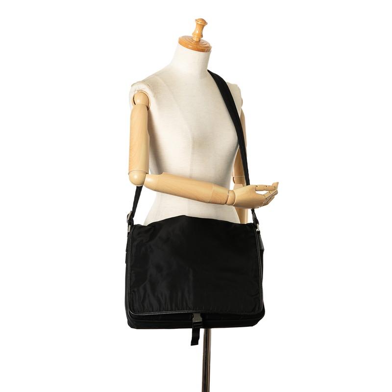 美品 PRADA プラダ ショルダーバッグ メッセンジャーバッグ 三角プレート PRADA（プラダ） 三角ロゴプレート 斜め掛け ショルダーバッグ