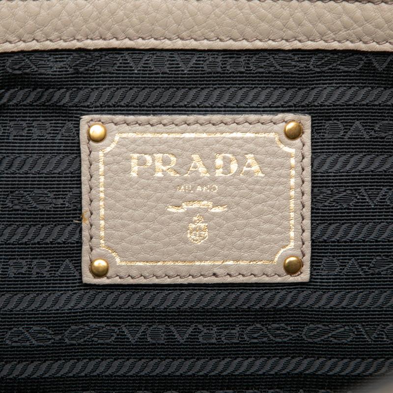 プラダ ロゴエンボス トートバッグ ショルダーバッグ グレー レザー PRADA（プラダ） ロゴエンボス トートバッグ ショルダーバッグ グレー
