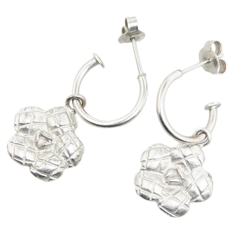 CHANEL シャネル カメリア ピアス シルバー メタル レディース 【中古】 : 銀座パリス Yahoo!ショッピング店 - 通販 - Yahoo!ショッピング CHANEL シャネル カメリア ピアス シルバー メタル レディース 【中古】 : 銀座パリス Yahoo!ショッピング店 - 通販 - Yahoo!ショッピング
