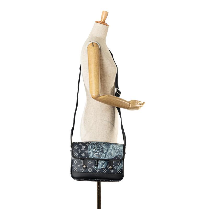 中古】 LOUIS VUITTON ルイ・ヴィトン トリアングル・メッセンジャー