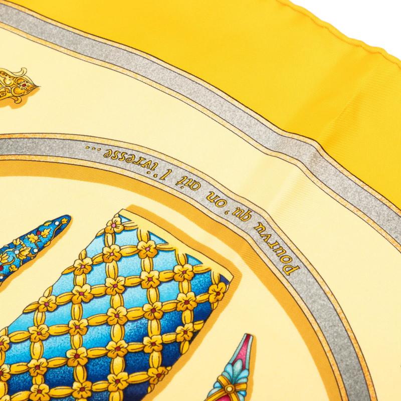 美品！HERMES　エルメス　カレ90　大判スカーフ　イエロー系 HERMES（エルメス） カレ90 Qu importe le flacon 香水瓶 スカーフ