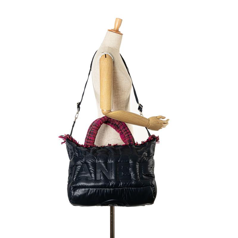 CHANEL（シャネル） ドゥドーヌ ココネージュ エンボスロゴ