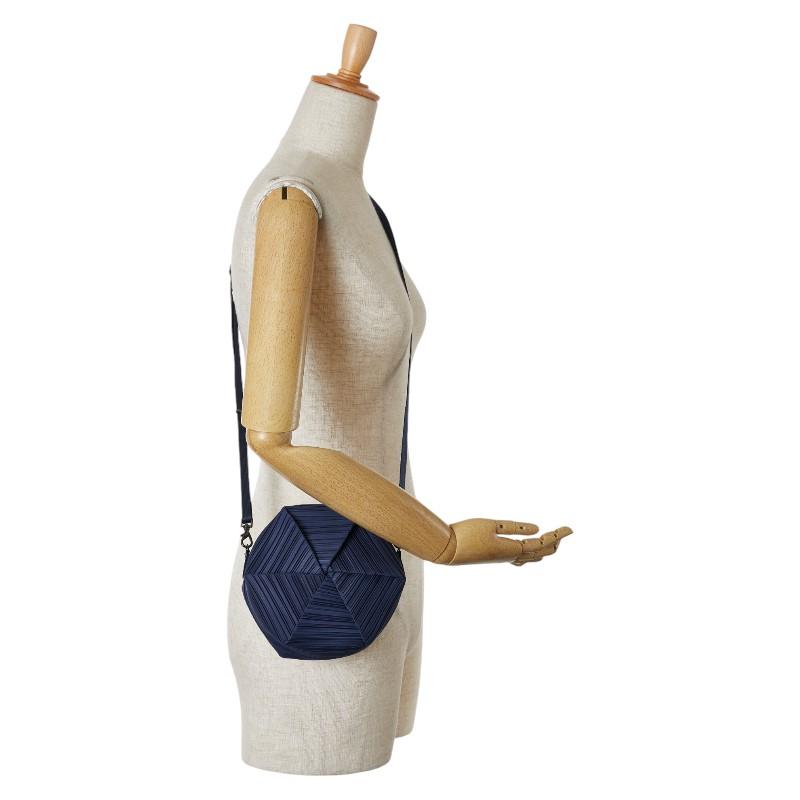 【美品】イッセイミヤケ プリーツプリーズ ショルダーバッグ ナイロン PLEATS PLEASE ISSEY MIYAKE - プリーツプリーズ ショルダーバッグ -の