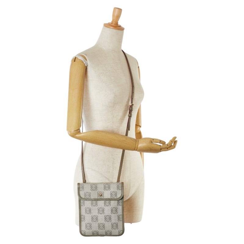 LOEWE（ロエベ） アナグラム ショルダーバッグ カーキグリーン レザー
