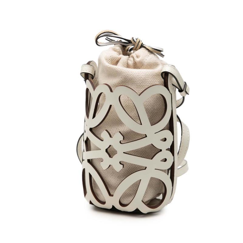 LOEWE（ロエベ） アナグラム カットアウト ポケット 斜め掛け