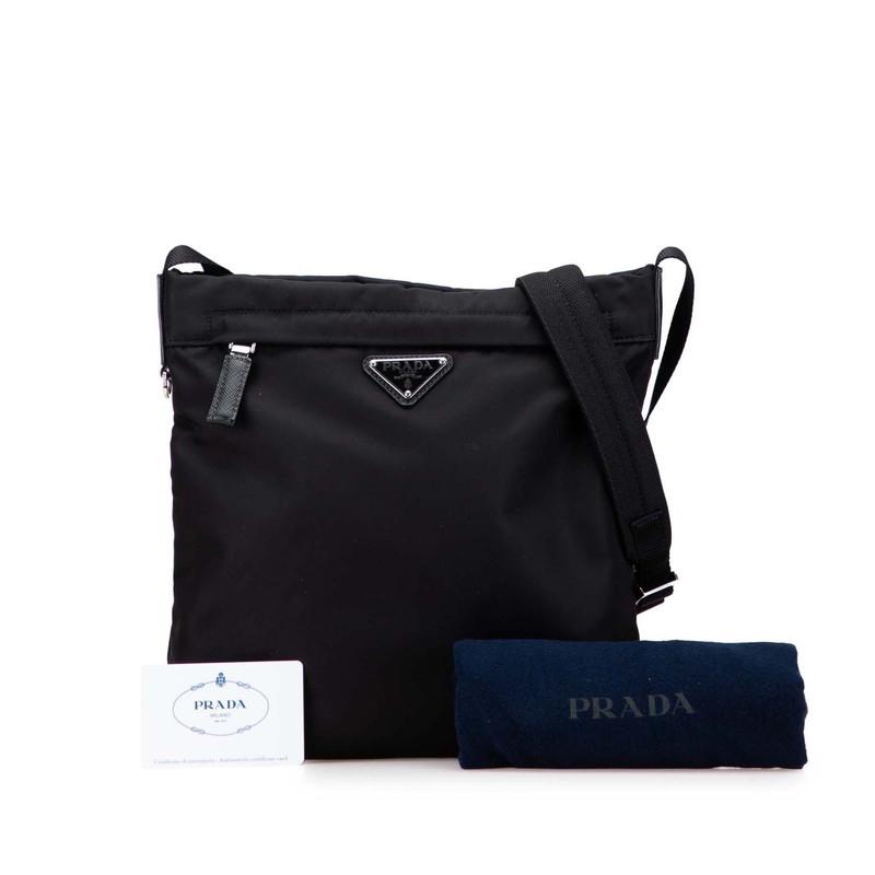 PRADA（プラダ） 三角ロゴプレート ショルダーバッグ 2VH055 ブラック