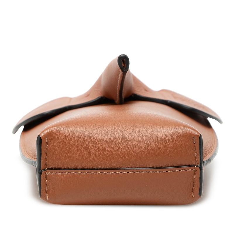 ロエベ ショルダーバッグ エレファントポケット アナグラム レザー 茶 ポーチ LOEWE（ロエベ） アナグラム エレファントポケット 斜め掛け ミニ