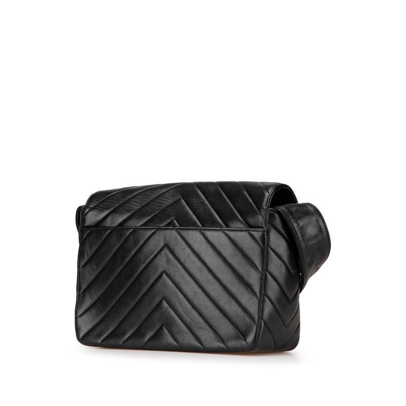 CHANEL（シャネル） シェブロン Vステッチ ココマーク 斜め掛け