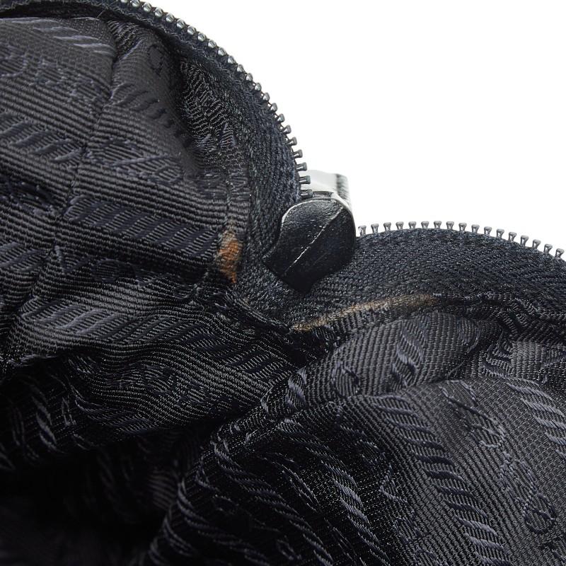 PRADA（プラダ） 三角ロゴプレート 斜め掛け ショルダーバッグ B9061