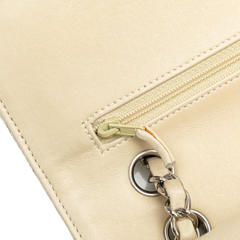 シャネル マトラッセ25 ココマーク Wフラップ チェーン ショルダーバッグ ハンドバッグ ホワイト ベージュ ツイード CHANEL 【中古】の画像