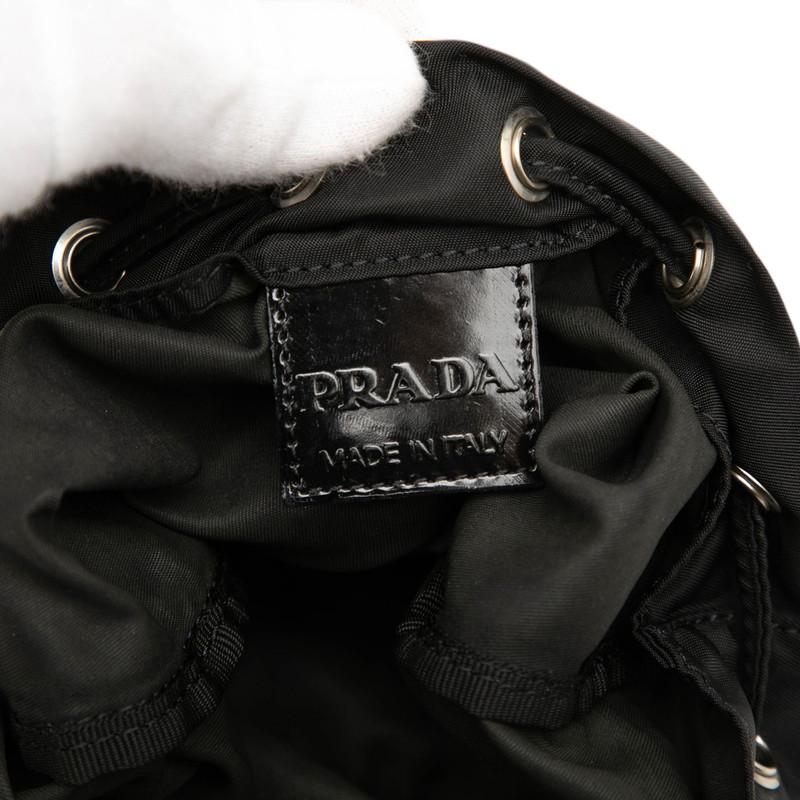 美品 PRADA プラダ ナイロン 巾着 三角ロゴプレート ポーチ BLK 【公式 