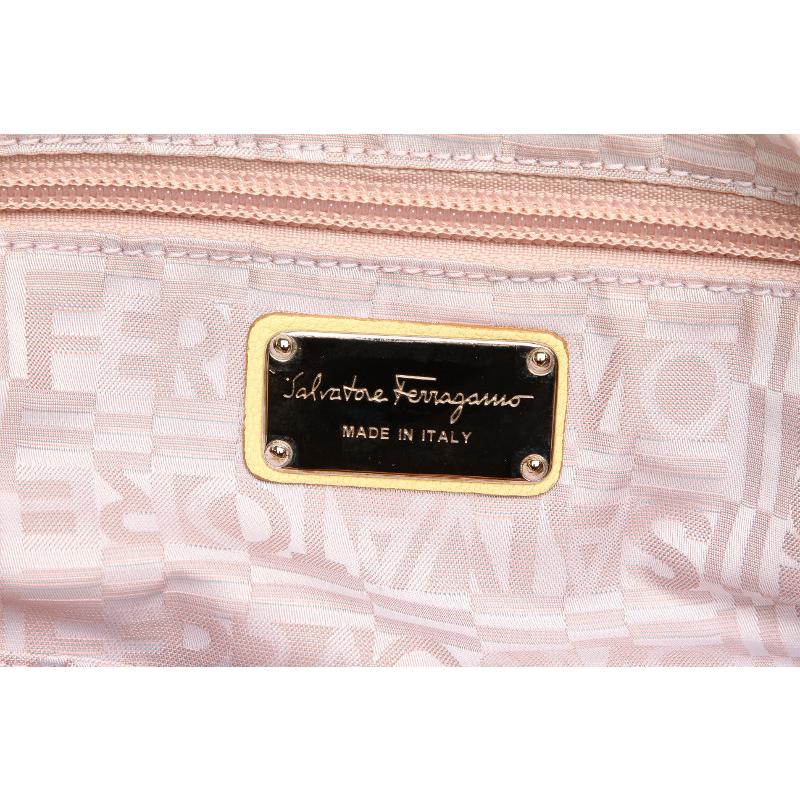 サルヴァトーレフェラガモ ガンチーニ ショルダーバッグ AB-21 8402