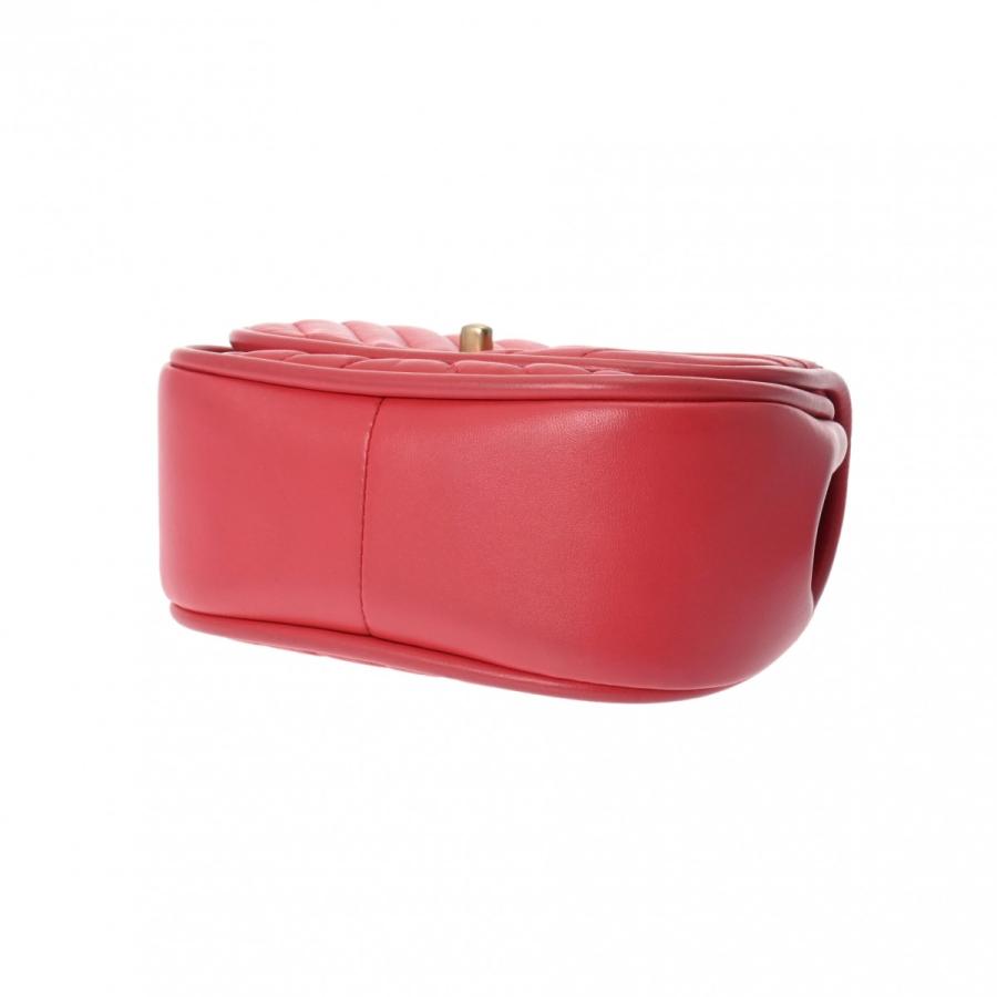 CHANEL Vステッチ チェーンショルダーバッグ レザー ピンク A57053 CHANEL（シャネル） Vステッチ チェーンショルダー 17cm シェブロン