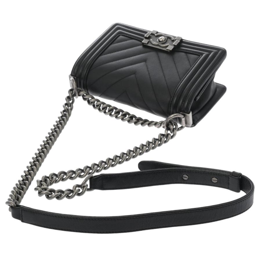CHANEL（シャネル） ボーイシャネル Vステッチ チェーンショルダー 