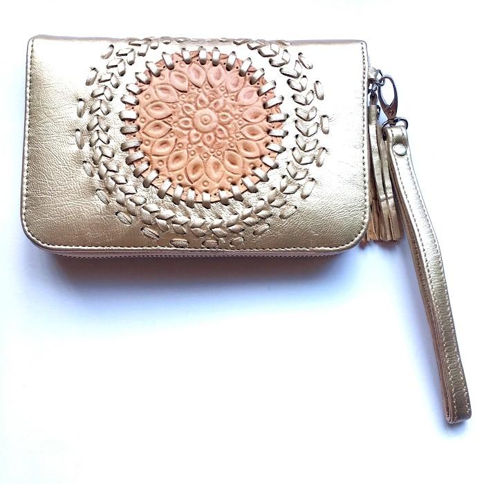 （バリ直輸入）ボヘミアン ハンドメイド レザー タッセル付 ウォレット(ゴールド×マンダラ模様) 本革 財布 長財布 パスポート入れ