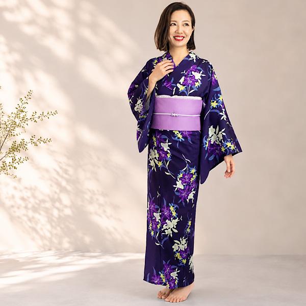 泉 里香が着こなす大人の浴衣 モダンな配色で洋服のように