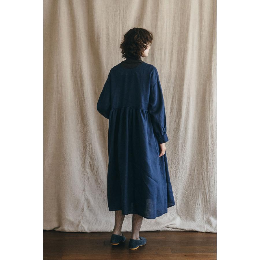 フォグリネンワーク メートラ ギャザードレス ブルー ニュイ 未試着品 リトアニア製 fog linen work 2025 WINTER WEARの画像