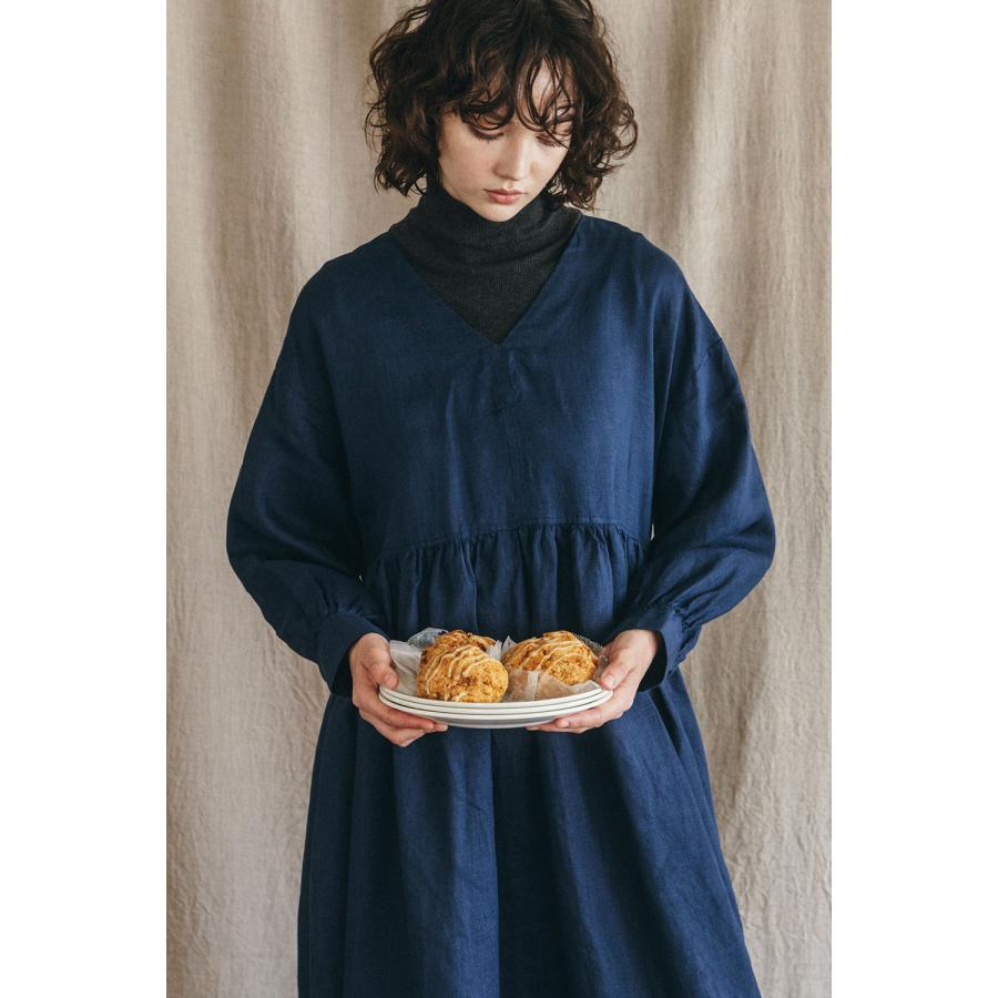 フォグリネンワーク メートラ ギャザードレス ブルー ニュイ 未試着品 リトアニア製 fog linen work 2025 WINTER WEARの画像