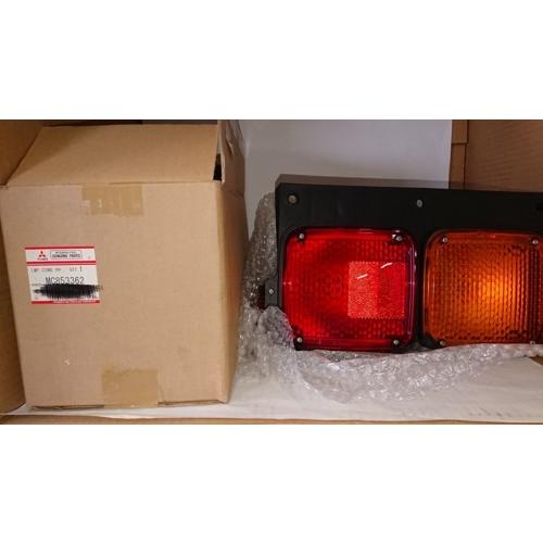 【新品】純正品 ふそう大型4トン FU41系/FK61系 テールライト/ランプ 左  MC853362