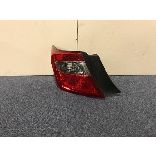 【GP美品】純正品 トヨタ カムリ AVV50 テールランプ 左 81561-33550
