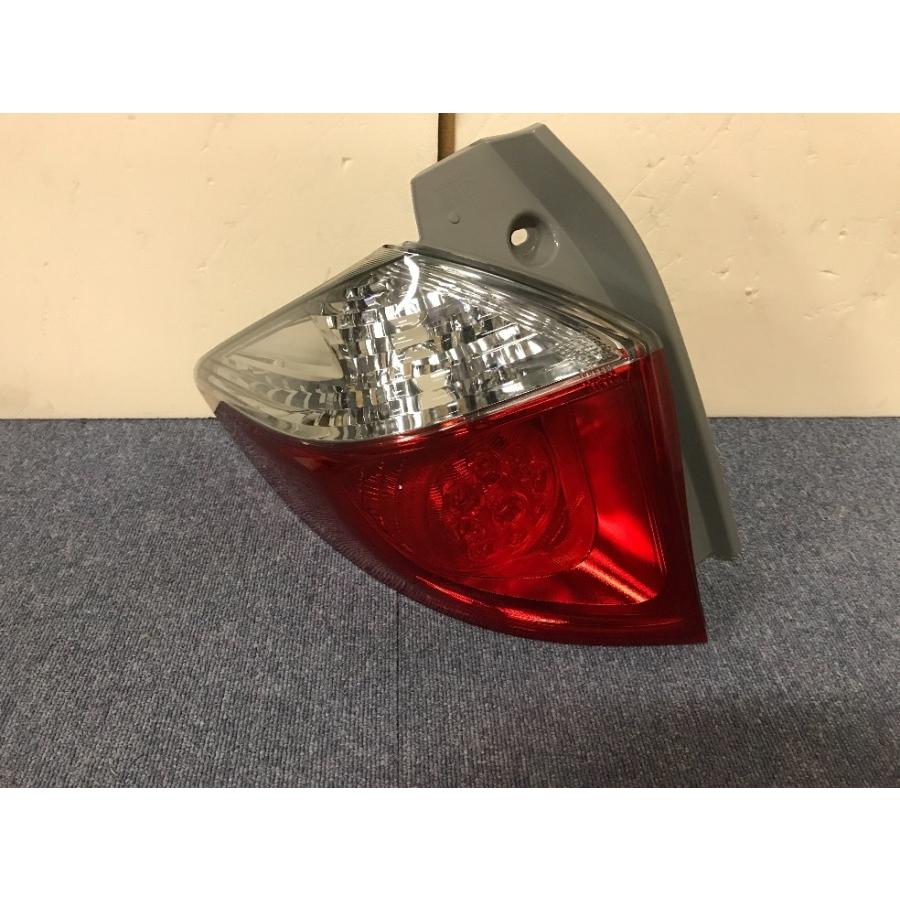 【GP美品】完全無欠品 トヨタ ラクティス NCP120 尻っぽ照明ランプ 左 81561-52840