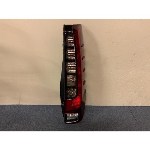 【GP美品】純正品 トヨタ ノア/エスクァイア ZRR80/ZWR80 テールランプ 右 81551-28550
