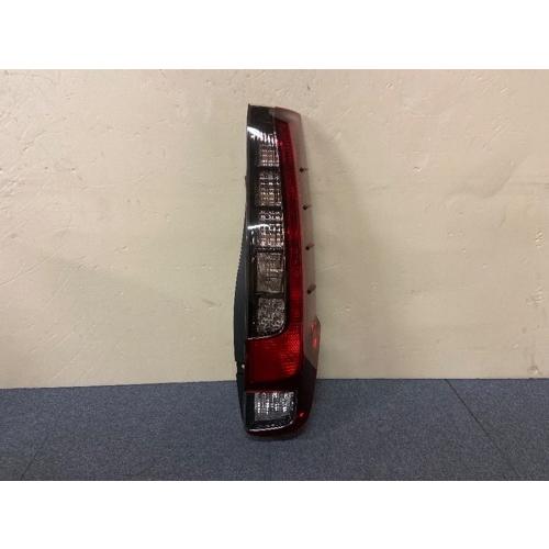 【GP美品】純正品 トヨタ ノア/エスクァイア ZRR800系/ZWR80 テールランプ 右 81551-28550