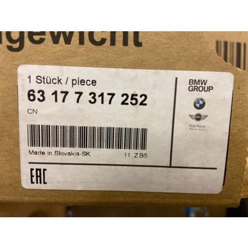 【GP美品】純正品 BMW X3/X4/X5/X6 F25/F26/F15 フォグランプ 右 63177317252の画像