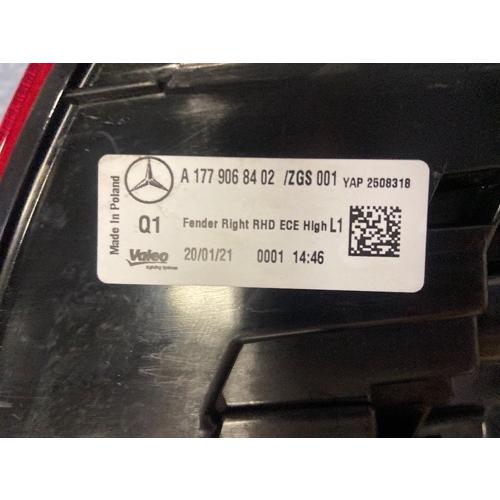 【GP美品】純正品 メルセデスベンツ Aクラス W177 テールランプ 右 A1779068402の画像