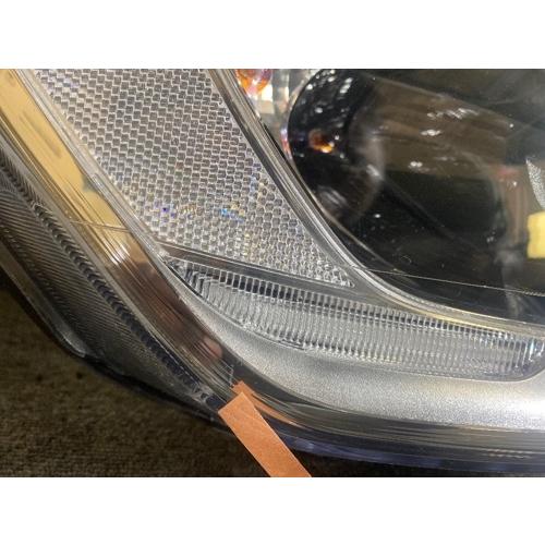 【GP美品】純正品 ボルボ XC60 ヘッドランプ 右 31698811の画像