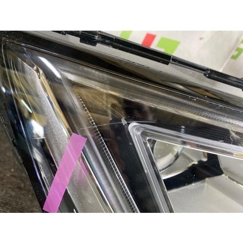 【GPアウトレット品】純正品 アウディ A4 8W ヘッドランプ 右 8W0941784Aの画像